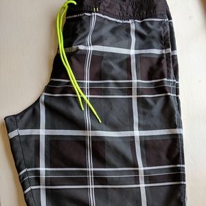 AMERICAN EAGLE OUTFITTER CASUAL MEN'S SHORT'S.